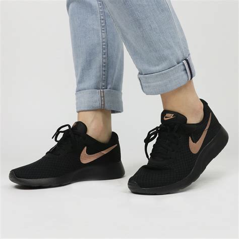 nike dames sneaker zwart|nike schoenen zwart dames.